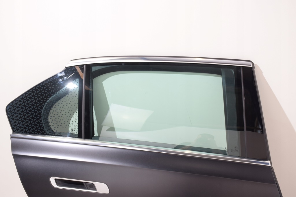 фото №11, Bmw 7 g70 дверь правое перед задняя полный автоматический c64 frozen deep grey