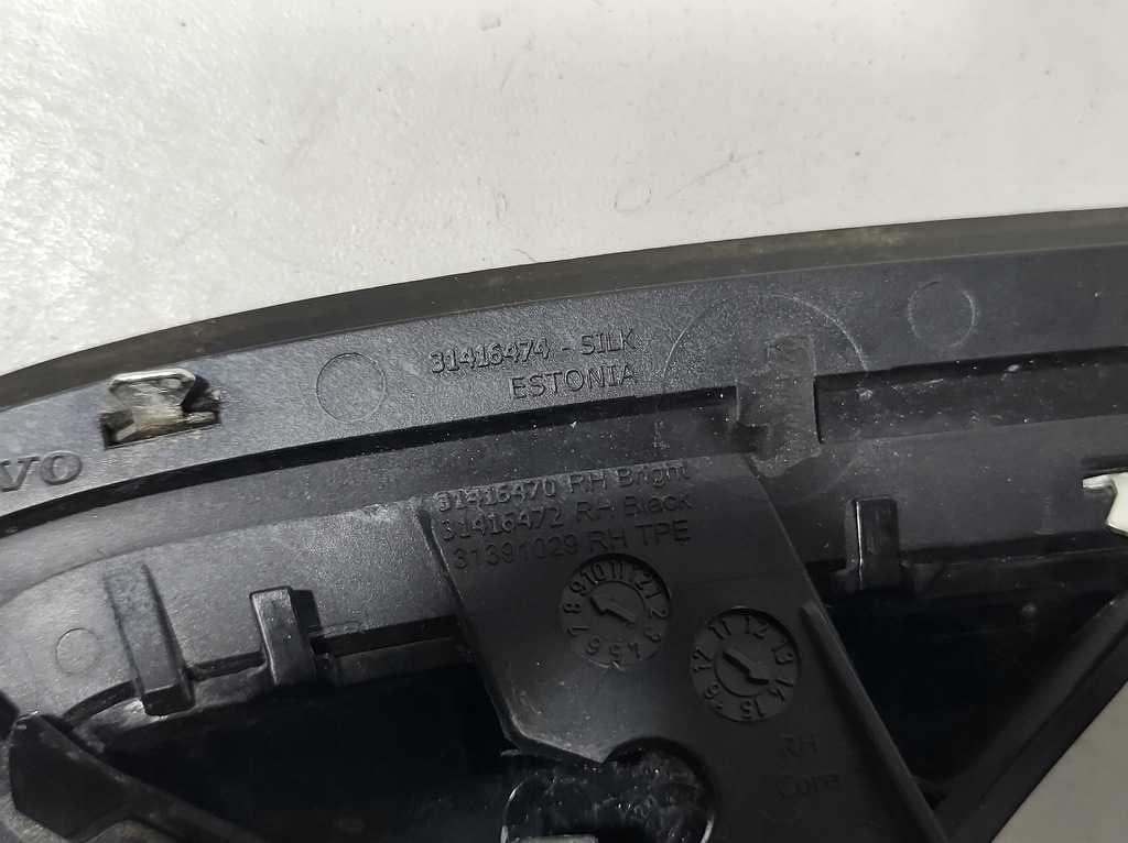 фото №6, Volvo v40 14r - трикутник заглушка крила правий 31416474