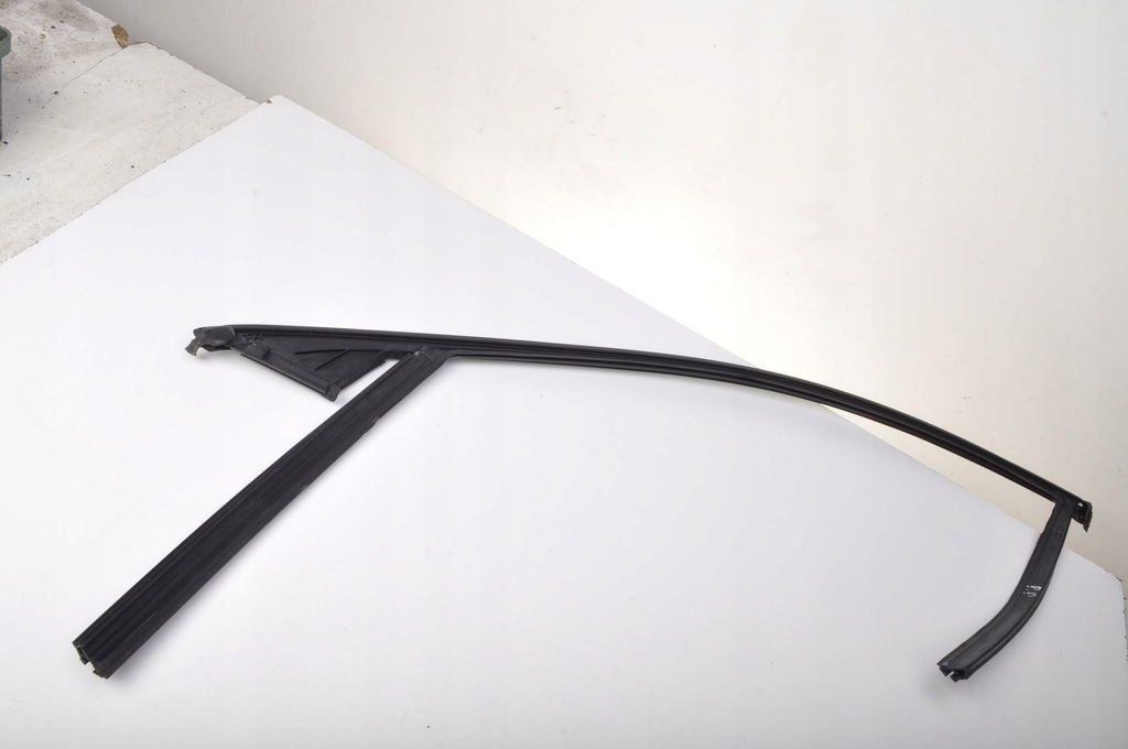 фото №9, Volvo s60 iii v60 ii молдинг стекло правый перед