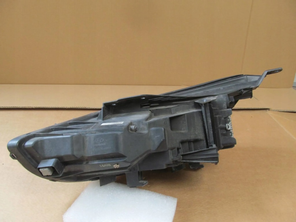 Hyundai i30 17-21 фара фара правая  перед передняя правый  led c408 Оригинал