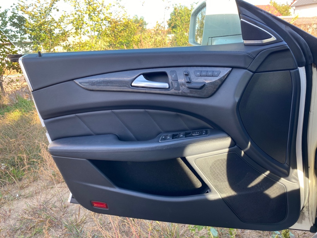 W218 cls сидіння перед заднє сидіння задня обшивки двері оббивка czarna harman kar Оригінал