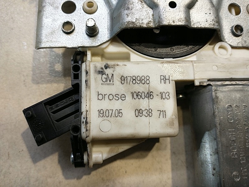 фото №4, Підйомник скло напрямна правий перед signum