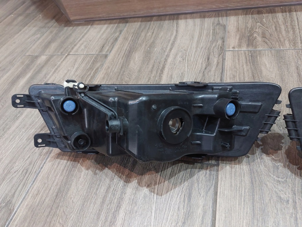 фото №8, Skoda octavia iii правый левый противотуманная фара zkw 719.01