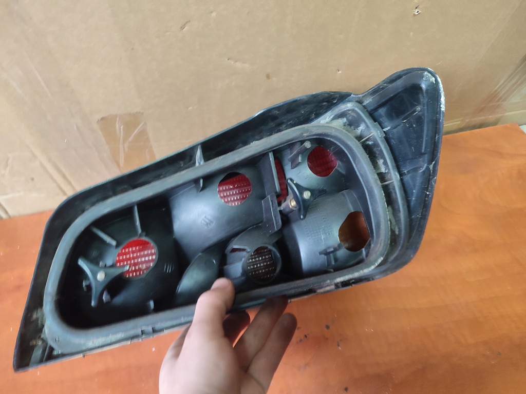 фото №7, Лампа левый задняя задняя левая peugeot 306 i