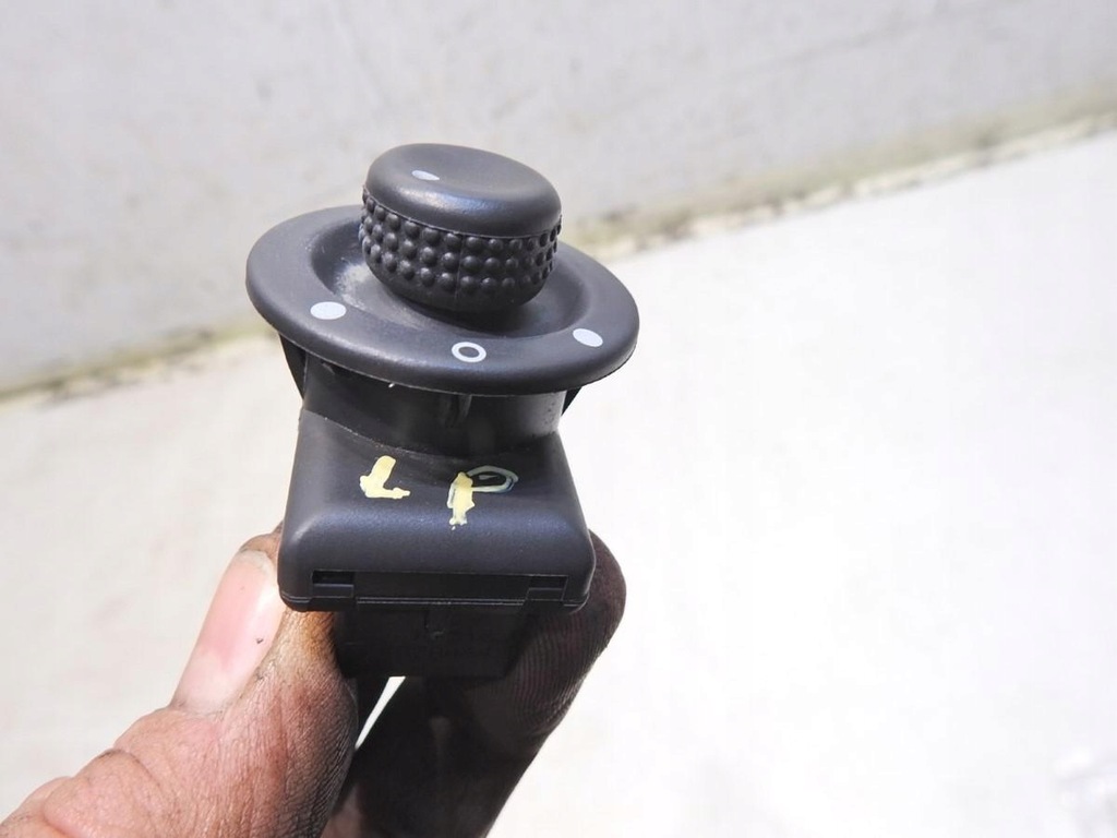 фото №3, Кнопка регулировки зеркал renault clio iii lift 255704649r