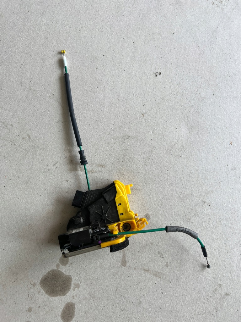 фото №1, Hyundai i30 ii замок дверь левый перед europa 6 pin