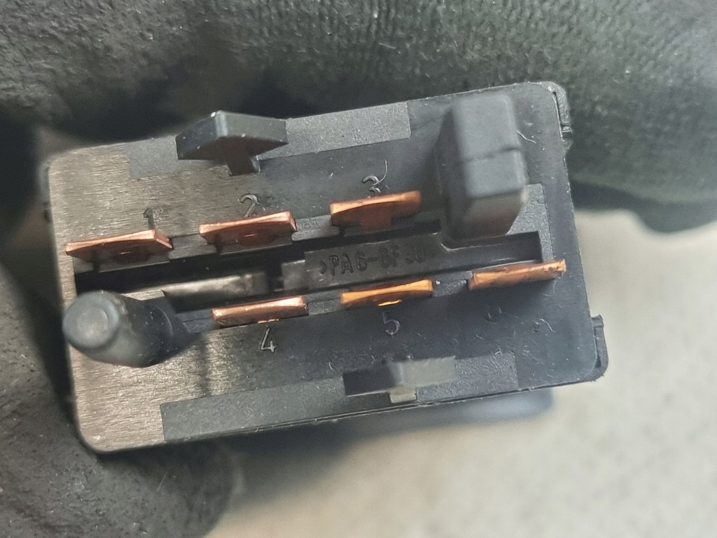 фото №9, Выключатель подогрев задний стекло оригинальный номер 1j0953235a vw golf 4 iv