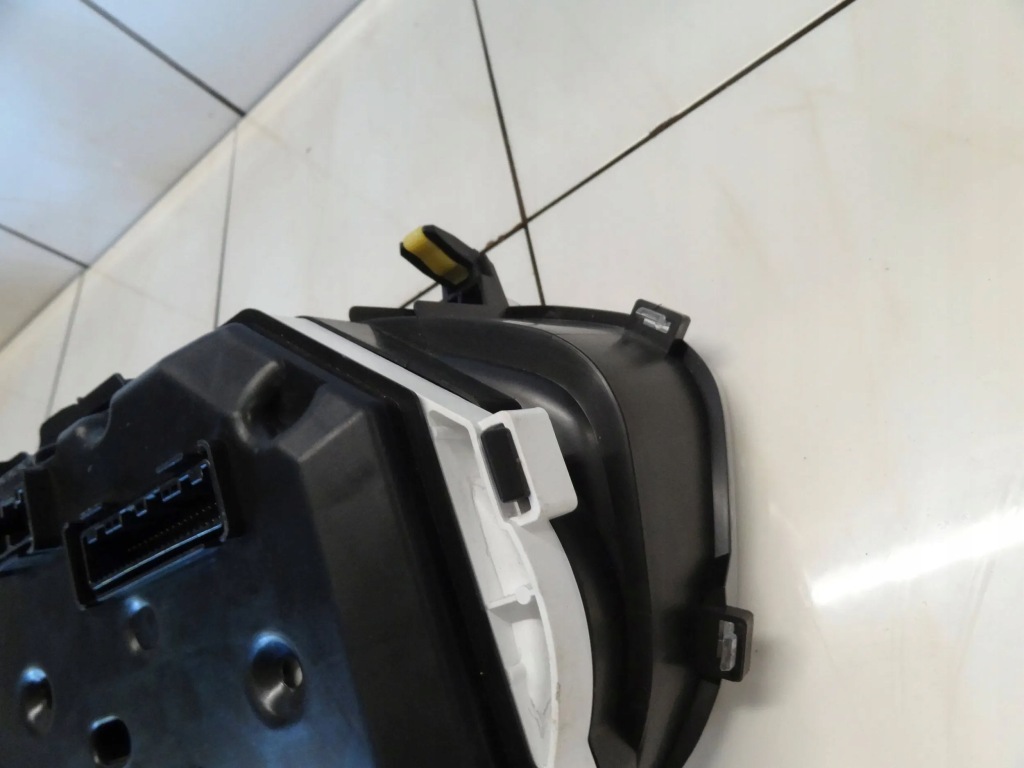 Toyota yaris iii 2015 lift 1.33 b счетчик приборы 83800-0u270 mb157560-7573 в Украине