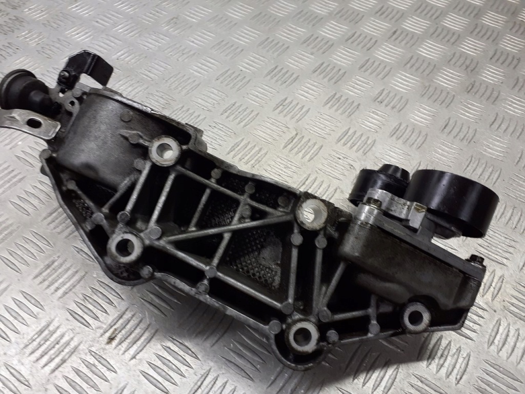 Кронштейн генератора renault laguna 2 2.0 dci 8200533583 Цена