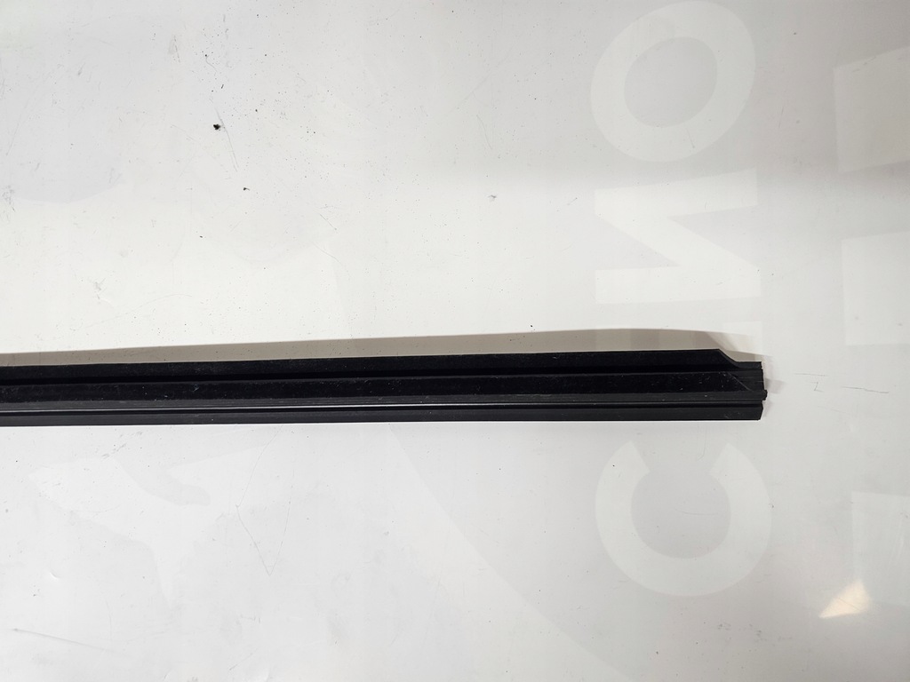 фото №13, Mercedes w212 молдинг ущільнювач скло двері лівий перед a2127250365 czarna