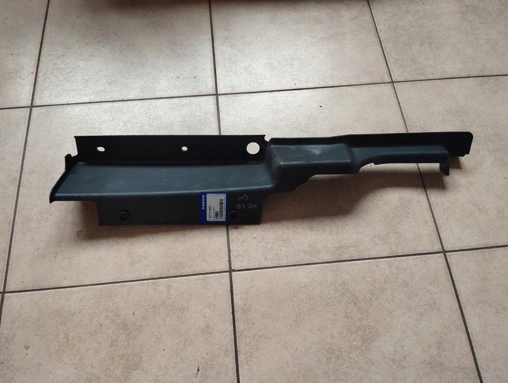 фото №1, Volvo xc40 молдинг накладка крила ліва передня лівий перед 32131857