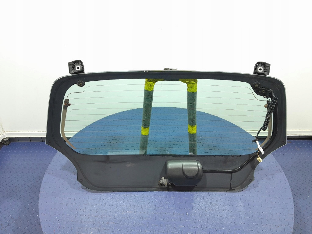 Toyota aygo 1 стекло задняя крышка багажника Недорого