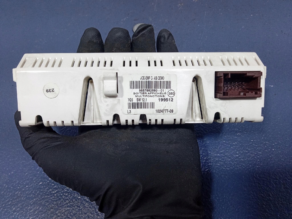 Citroen c4 1 04- экран дисплей радио 9657882880 Недорого