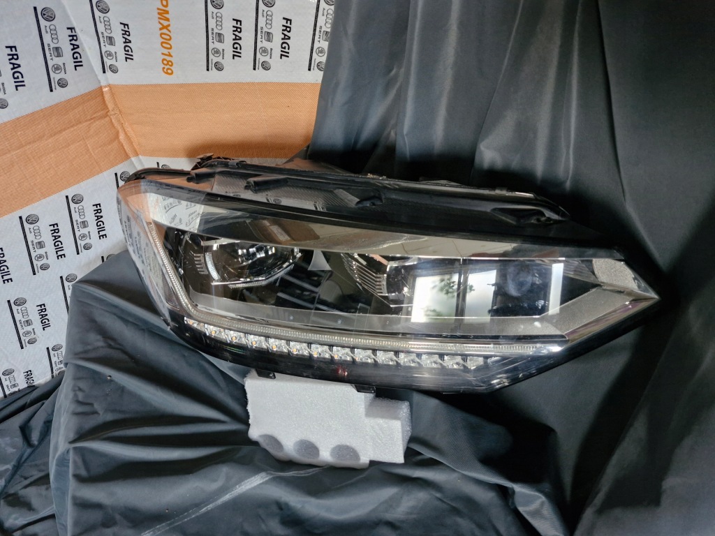фото №1, Vw touran iii 5tb full led лампа правая