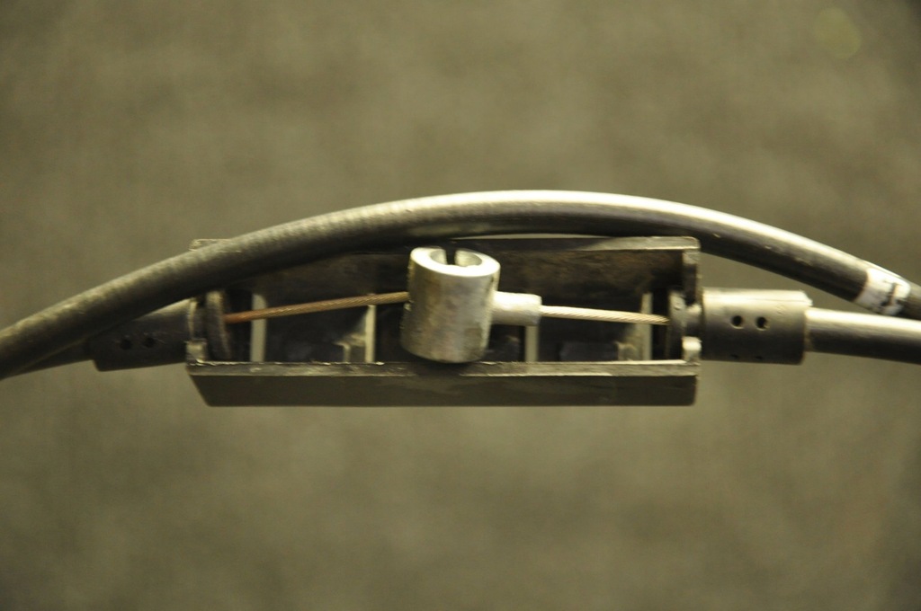 фото №5, Volkswagen amarok 2015 трос замка крышки передней / капот двигателя