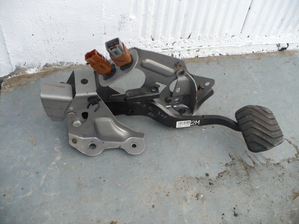 Купити Педаль гальма автоматична коробка передач qashqai j11 nissan