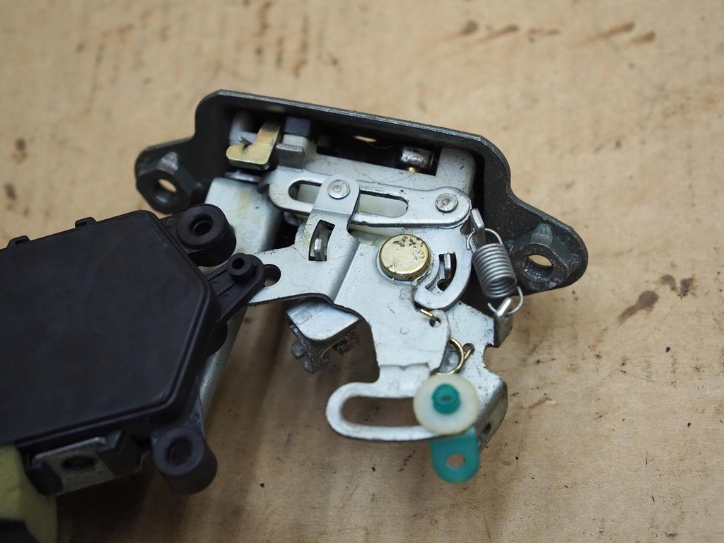 фото №5, Subaru legacy iii 01r kombi замок задній кришки