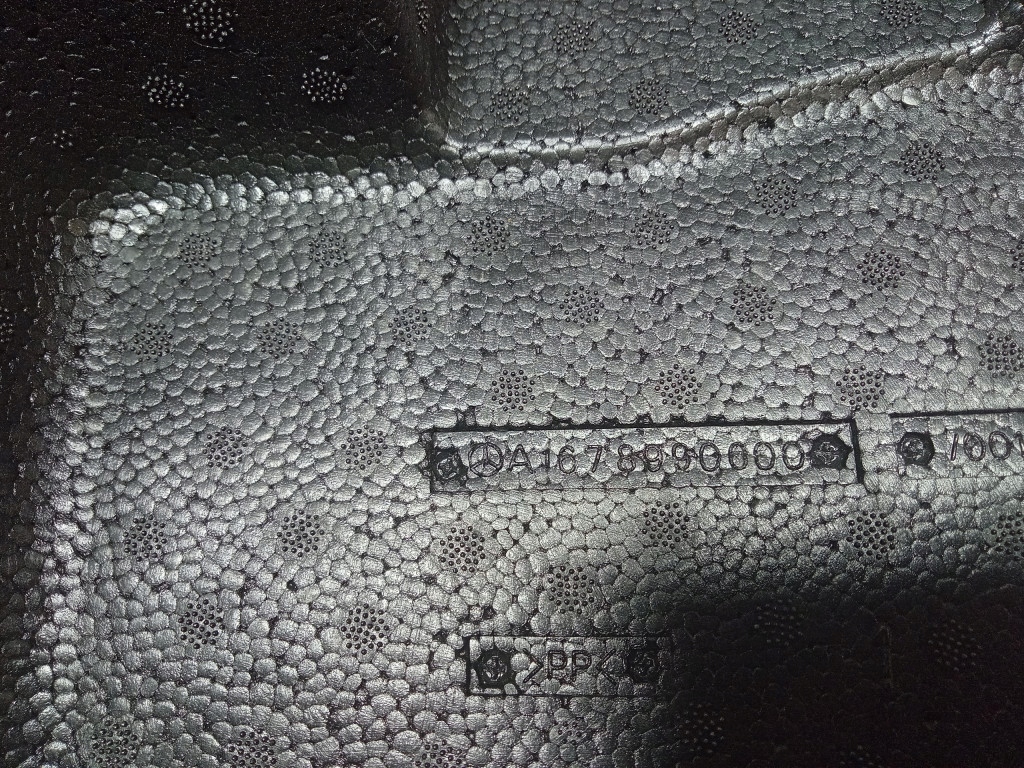Mercedes gls x167 вкладиш багажника a1678960600 a16768077019 в Україні
