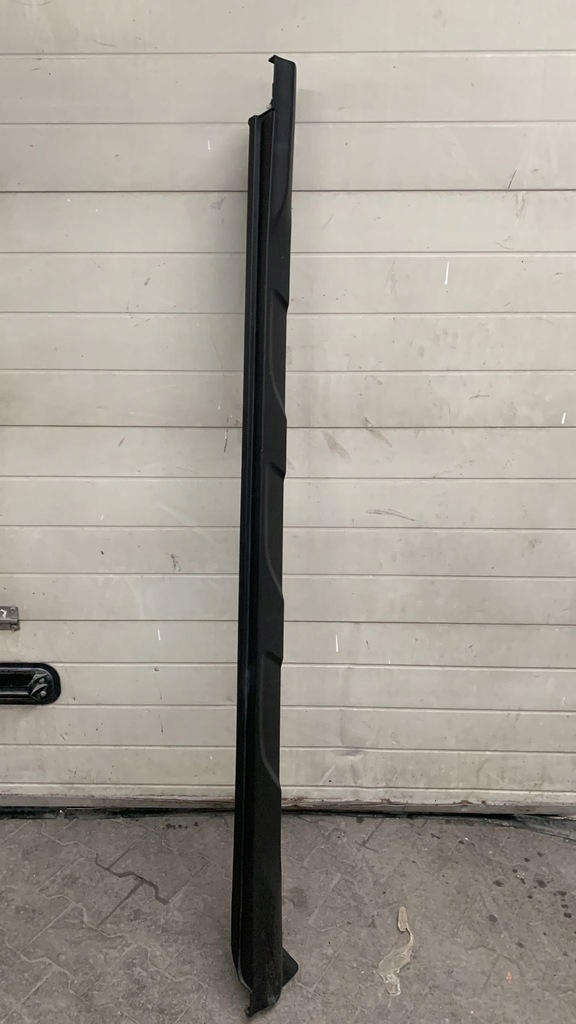 фото №1, Hyundai kona 2018- накладка порог правая