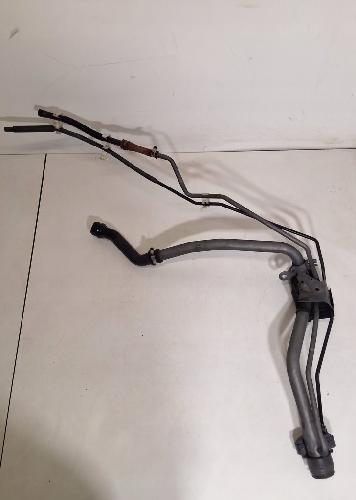 фото №1, Toyota prius plus труба заливной топлива