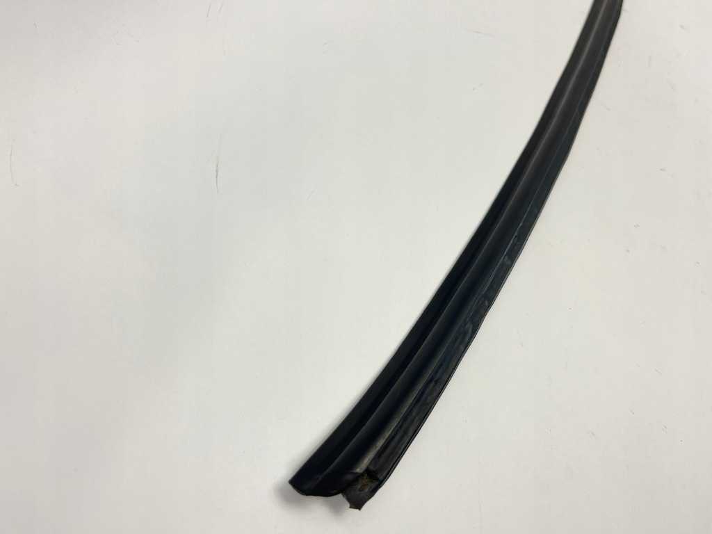 Молдинг ущільнювач прокладка зовнішня перед права ліва mercedes 190 w201 Ціна