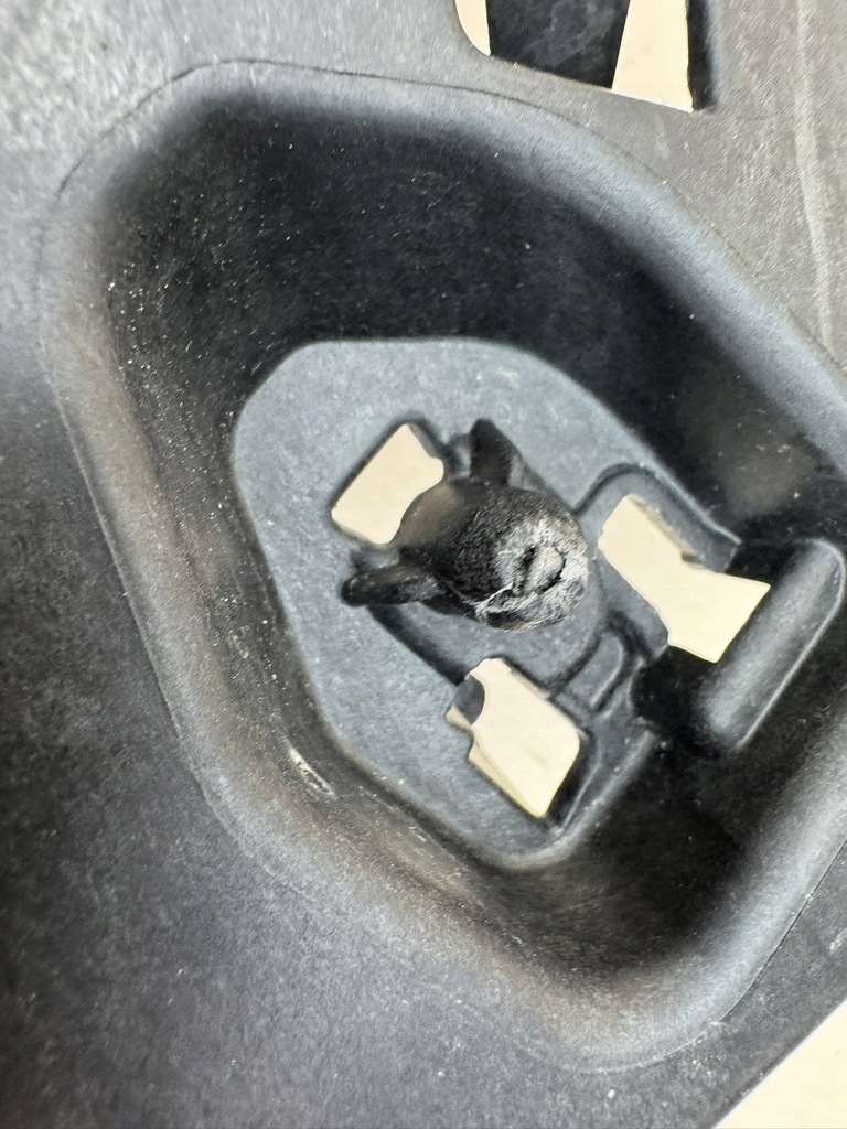 фото №11, Volvo s60 3 iii 18r- направляющая кронштейн бампера правый перед правое 31455653