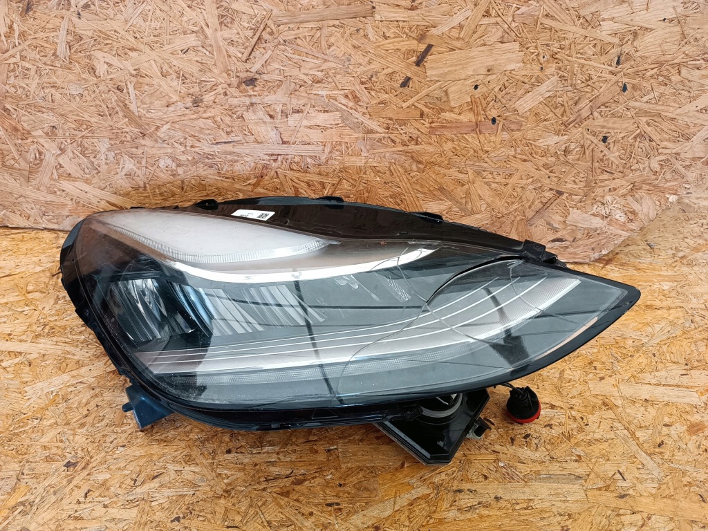 Купити Фара праві перед 1077376-50-b tesla model 3 led