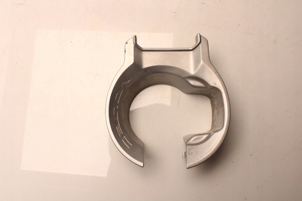 фото №1, Корпус пластик защита порт зарядки opel ampera 22860833