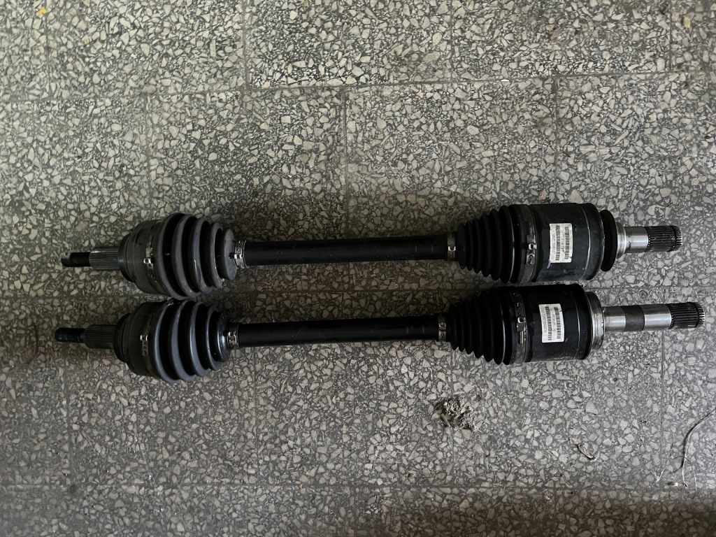 Купити Grand cherokee wk2 srt рестайлінг  привідний вал задні права ліва