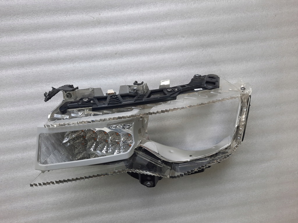 Купити Jeep grand cherokee wk2 фара ксенон - drl led на частини