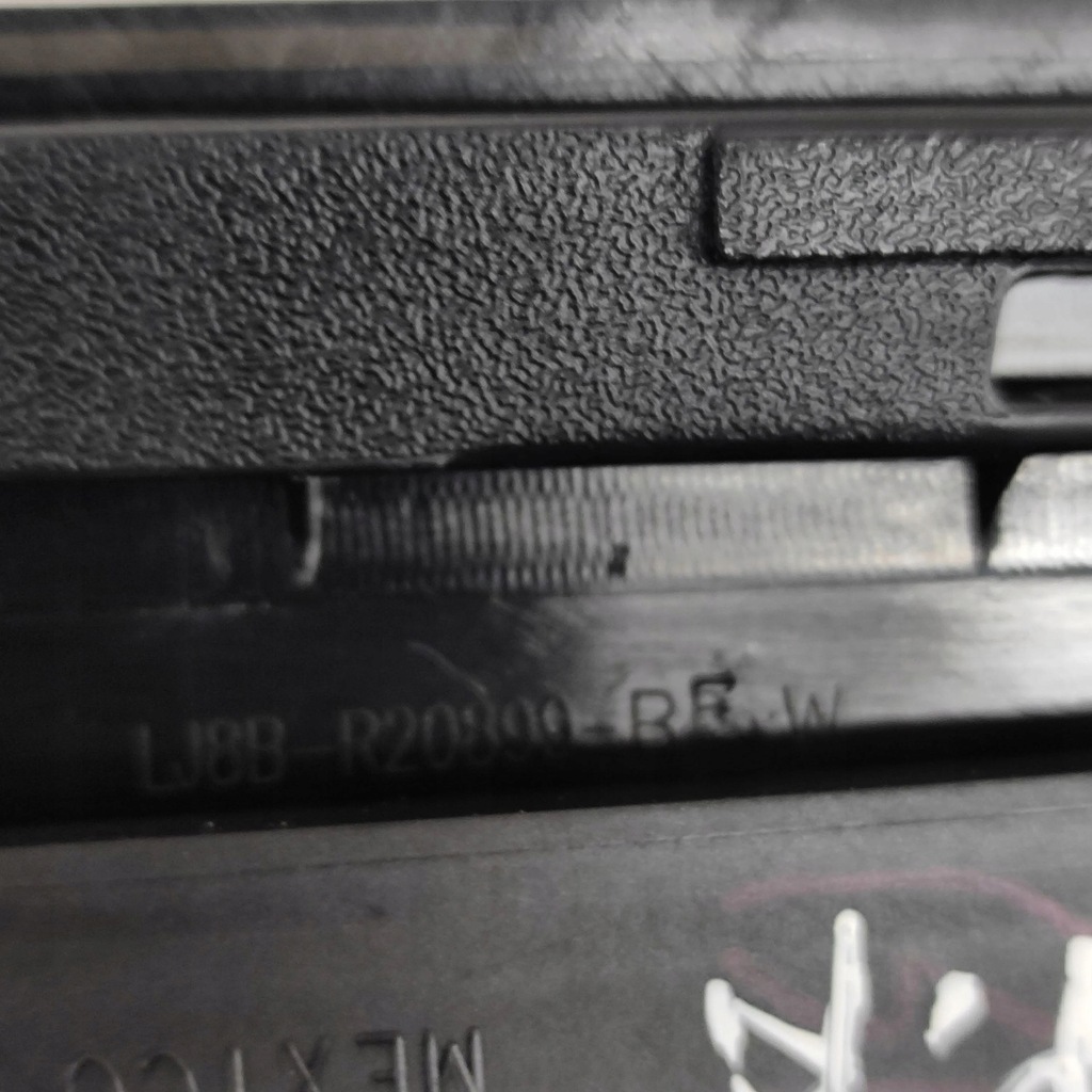 фото №10, Ford mustang mach-e 2022 левая сторона молдинг / прокладка стекло дверь