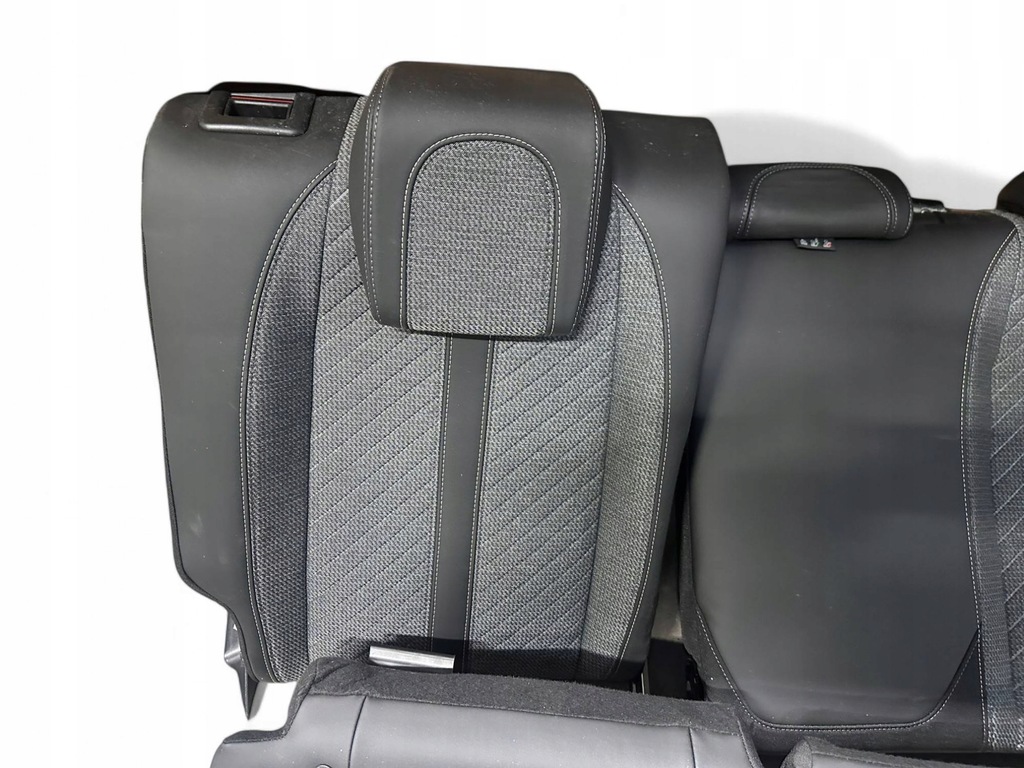 фото №9, Peugeot 2008 ii 2024 сиденья / заднее сиденье / комплект