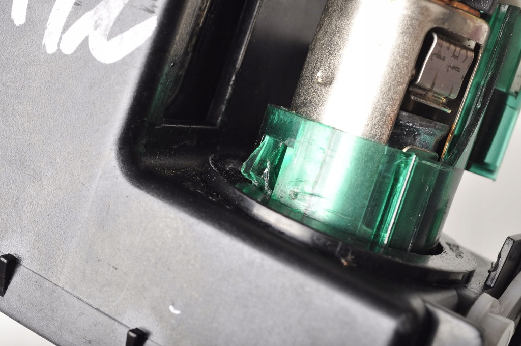 фото №5, Aston martin vanquish i попільничка панель