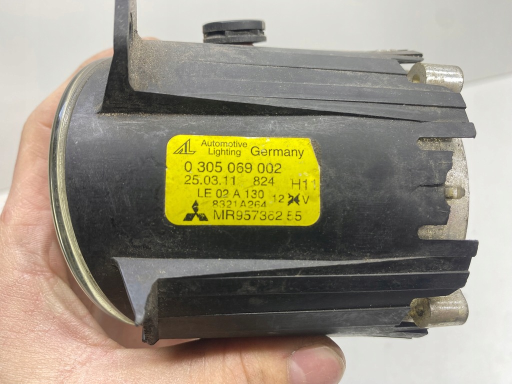фото №5, Mitsubishi lancer 8 viii противотуманная фара правый передний 8321a264