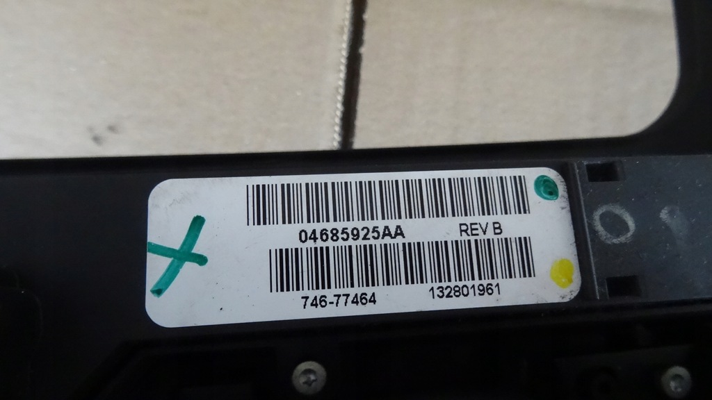 фото №13, Voyager iv 4 панель середній панель решітка обдув 05009180aa