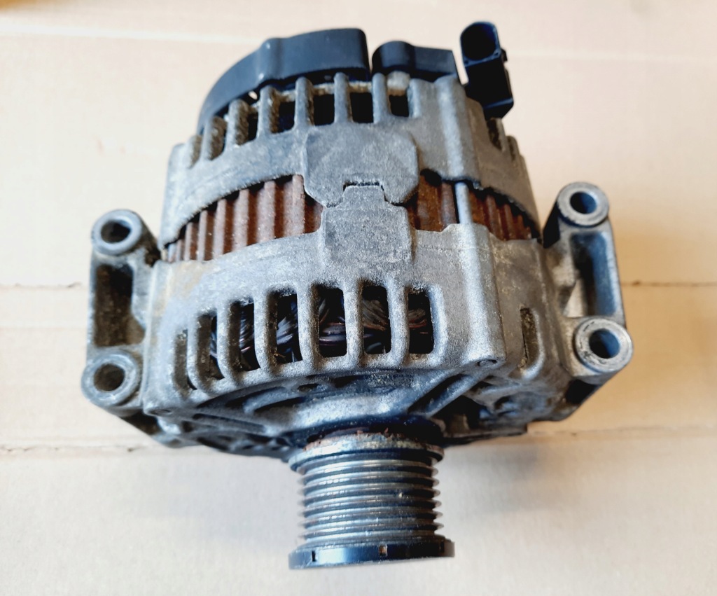 Купити Mercedes cls w219 3.0 cdi генератор a0131547002 0121715015