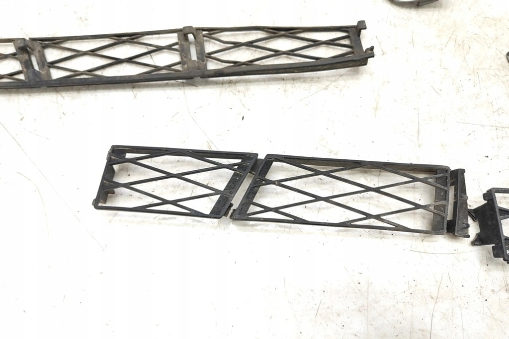 фото №9, Решётка бампера средняя toyota previa _r3_ 5271128040 2.0l дизель 85kw