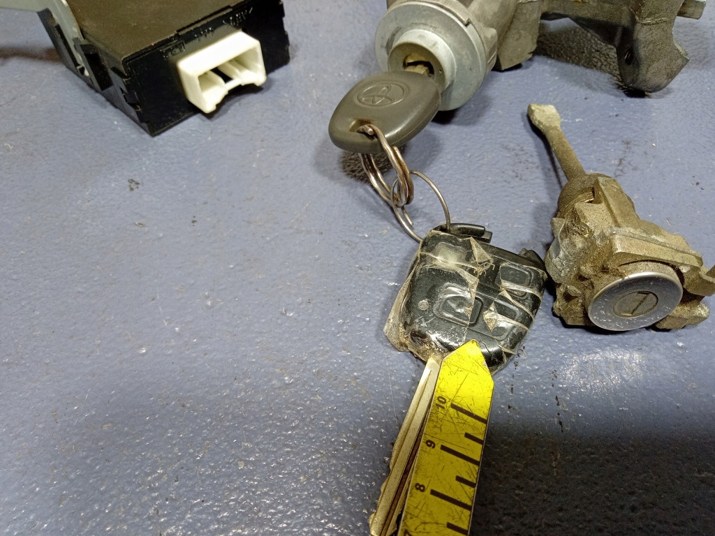 фото №13, Toyota corolla verso i 2.0 d4d 90km блок керування набір стартовий