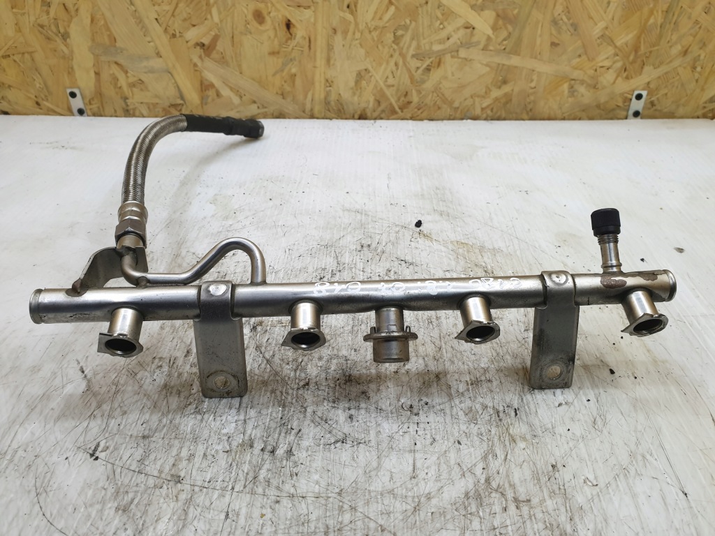 Купить Молдинг впрыскная mercedes clk 180 1,8 2427706