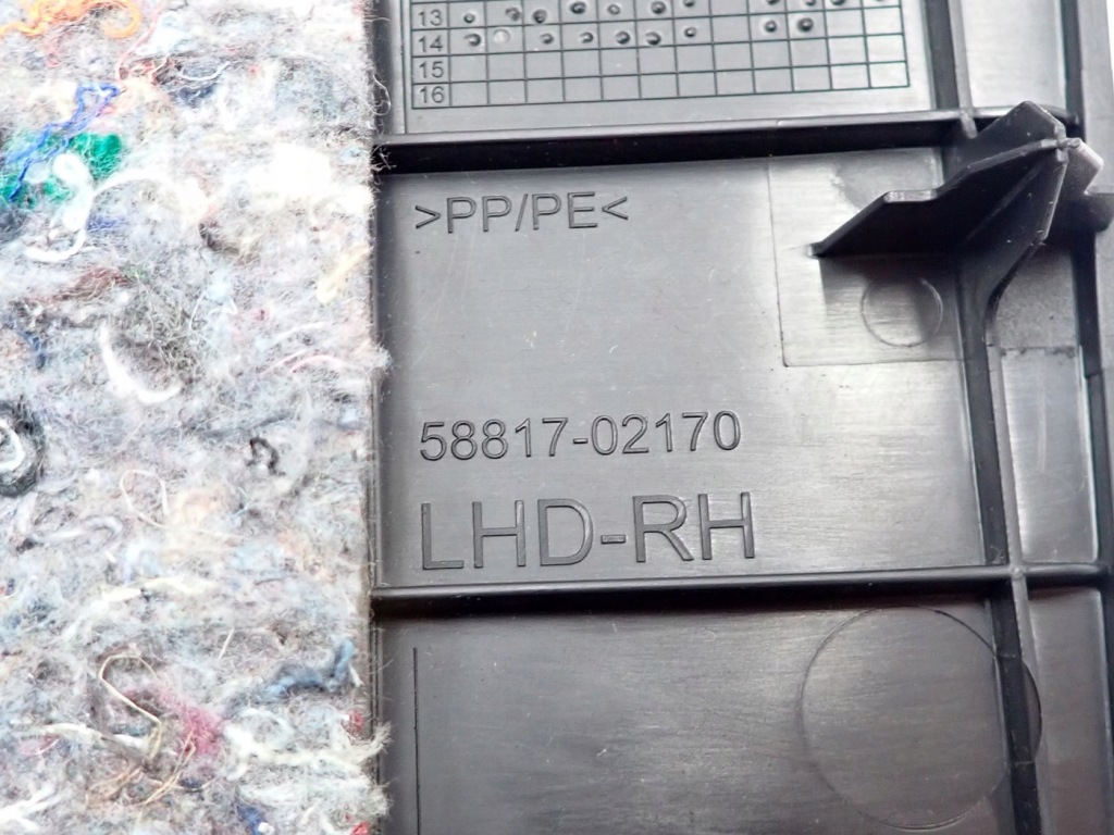 Туннель подлокотник европа оригинал 58816-02170 toyota auris ii e18 15r Оригинал