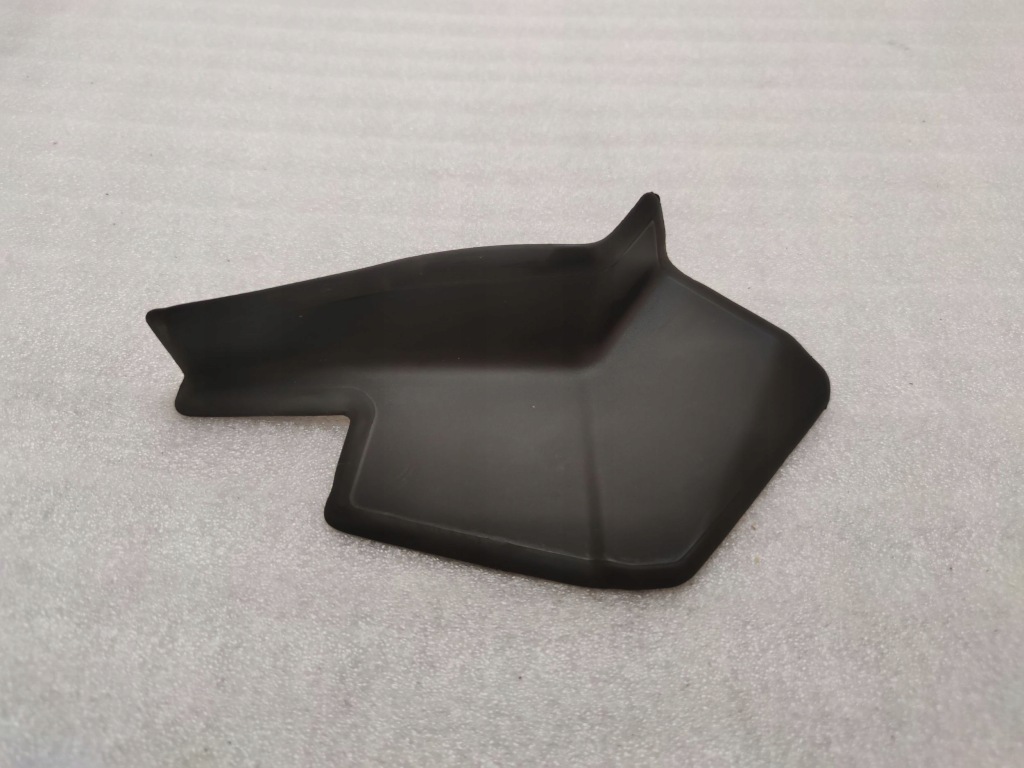 фото №1, Jaguar e-pace 2020 правая сторона молдинг pod фара задняя j9c328660ad