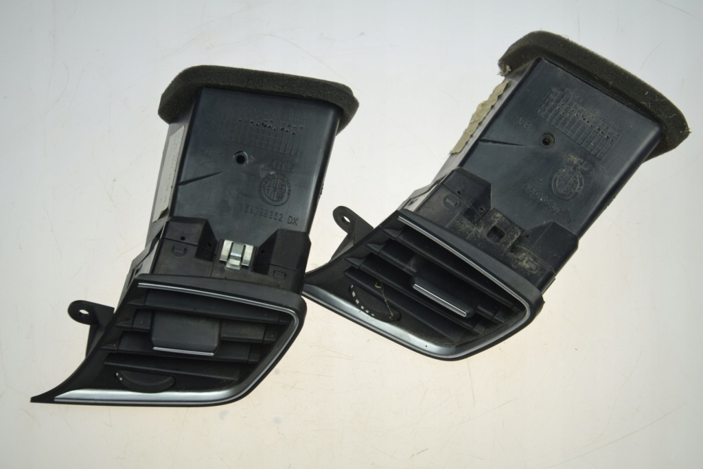 фото №3, Решітка обдув alfa romeo giulietta 2010- права