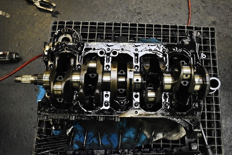 фото №7, Блок dół двигателя wał 30777889 volvo v70 2 ii 2.4 d5 185 km lift 04-08