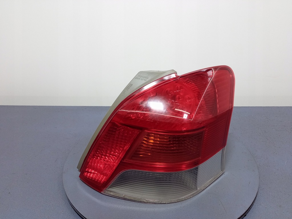 фото №1, Toyota yaris ii лампа задня права