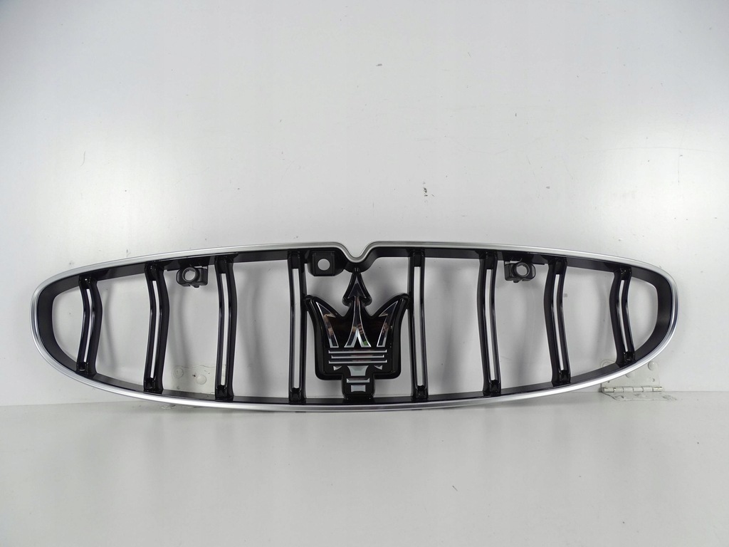 фото №1, Решётка радиатора maserati granturismo m182 23- радар + значок st.granturismo 1