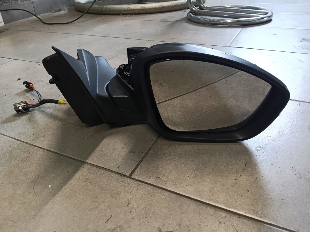 Купити Дзеркало праве peugeot 2008 ii 2 19-24rok 98471896xt оригінал