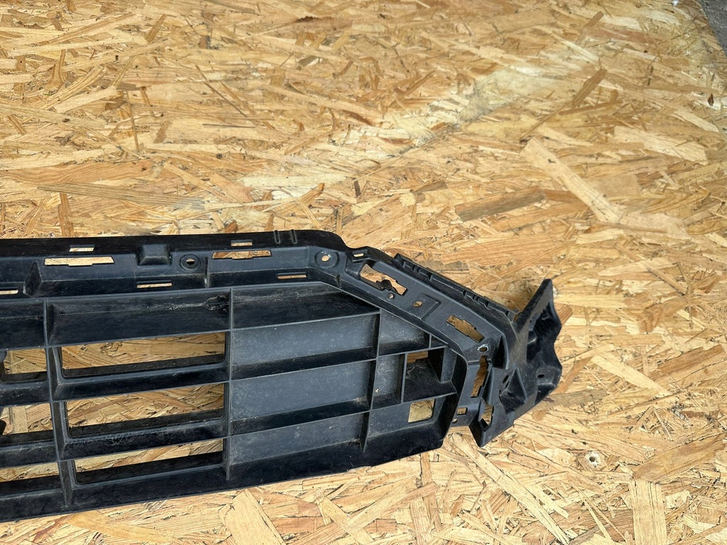 фото №7, Кронштейн каркас решетка 4k0807233 audi a6 c8