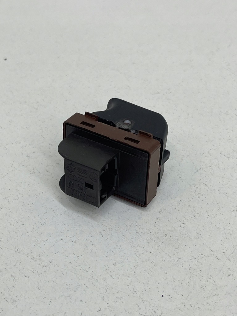 фото №7, Audi a6 c7 a8 d4 q3 8u a7 кнопка відкривання задній кришки багажника