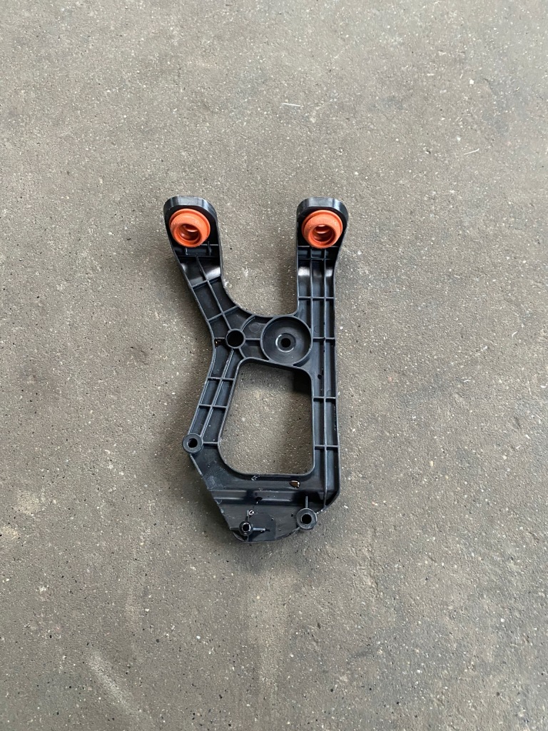 фото №1, Audi a8 d5 кронштейн 4n0261153a