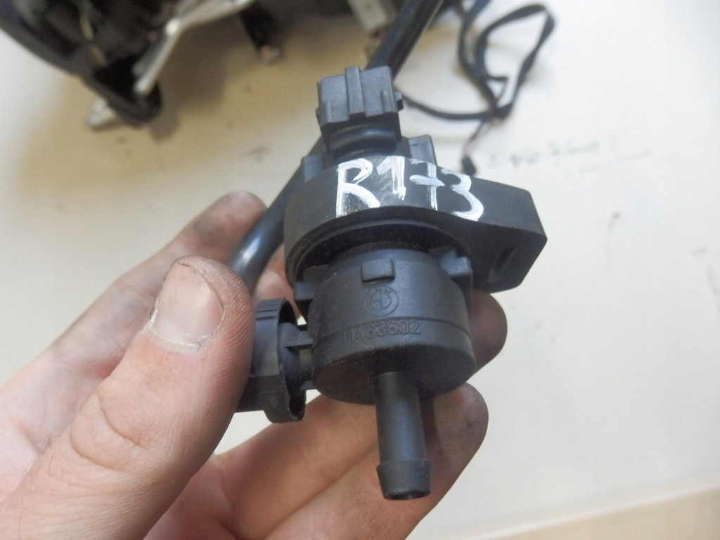 фото №3, Range rover iii l322 4.4 клапан вакуумa